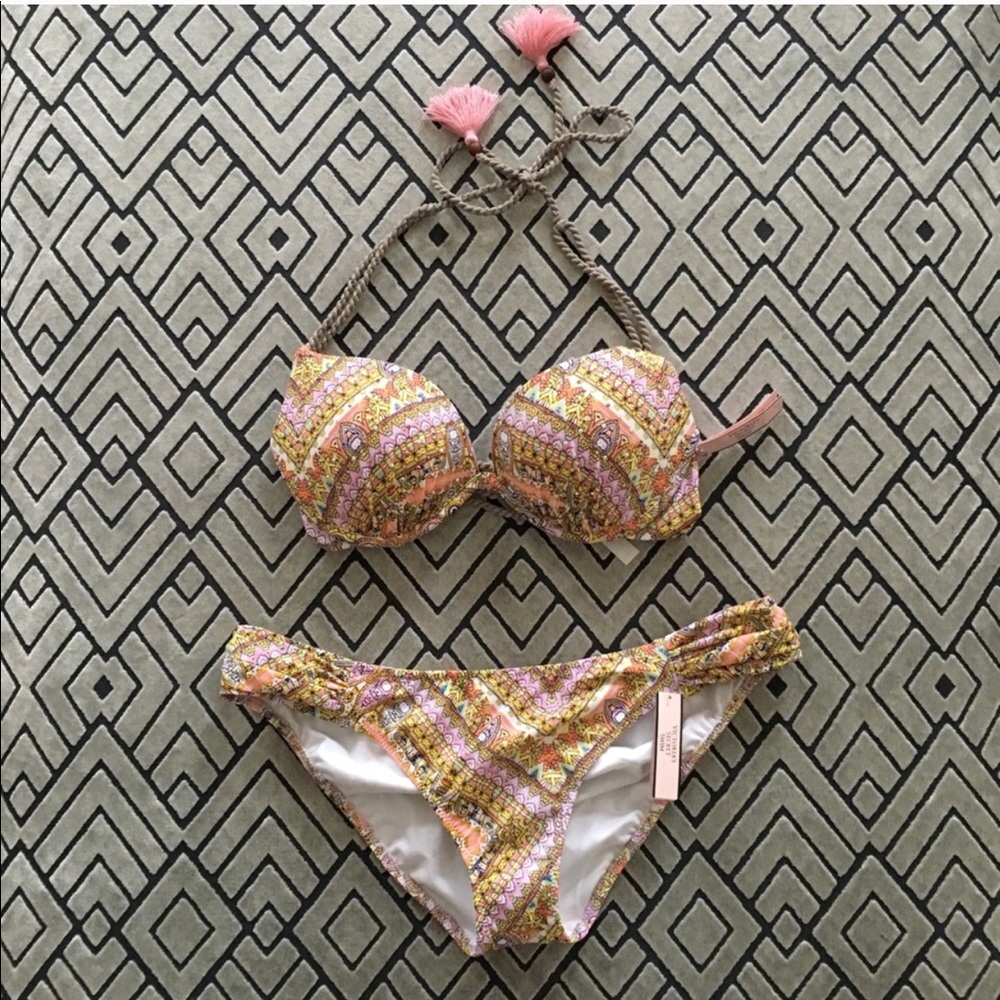 Victoria’s Secret bikini